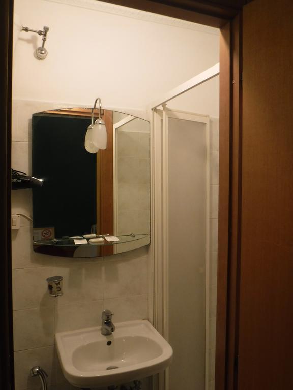 Ares Rooms Ρώμη Δωμάτιο φωτογραφία